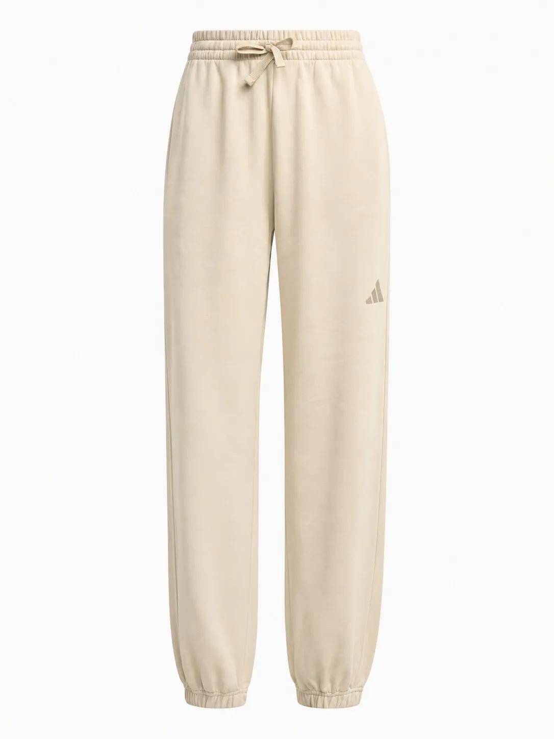 Pantalón Adidas beige, vista frontal de la prenda sola con cintura elástica y cordón, puños en el tobillo y el logo Adidas en la pierna