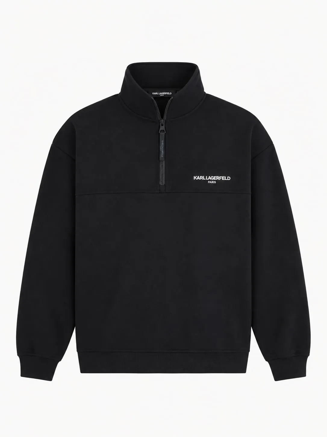 Buzo Karl Lagerfeld negro, vista frontal de la prenda sola con cuello alto, media cremallera y el logo Karl Lagerfeld Paris en blanco en el pecho