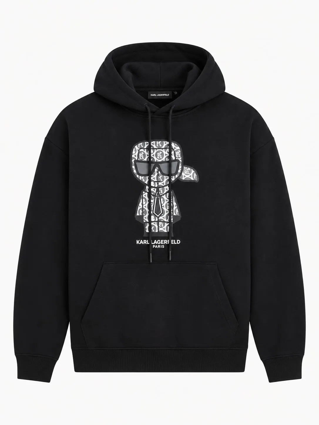 Hoodie Karl Lagerfeld negro, vista frontal de la prenda sola con capucha de cordones, bolsillo canguro y la figura de Karl con monograma blanco y gris en el pecho