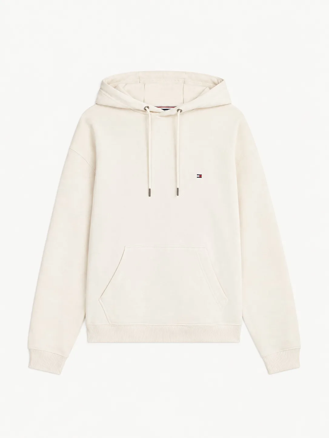 Hoodie Tommy Hilfiger crema, vista frontal de la prenda sola con capucha de cordones, bolsillo canguro y la bandera bordada a la derecha