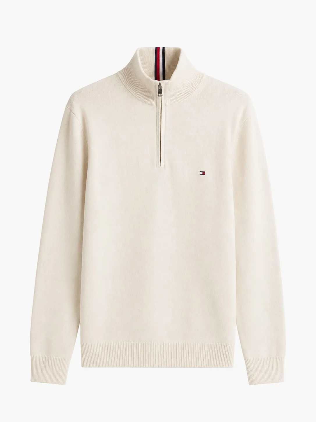 Buzo Tommy Hilfiger beige, vista frontal de la prenda sola con la cremallera abierta hasta el pecho y la bandera bordada a la derecha