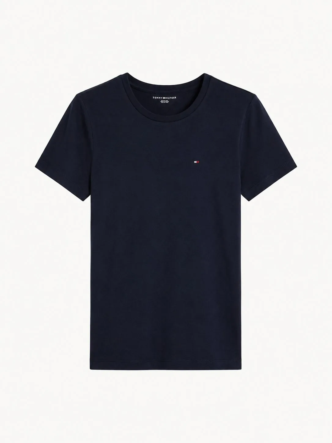 Camiseta Tommy Hilfiger azul marino, vista frontal de la prenda sola con el cuello redondo y la bandera bordada en el pecho